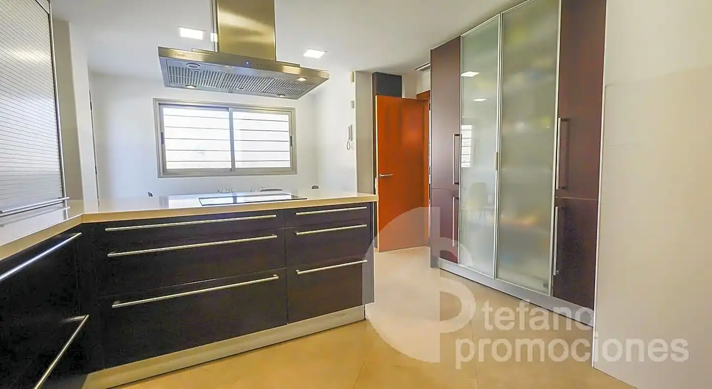 Cocina de Casa o chalet en venta en Málaga con Aire acondicionado, Calefacción y Jardín privado