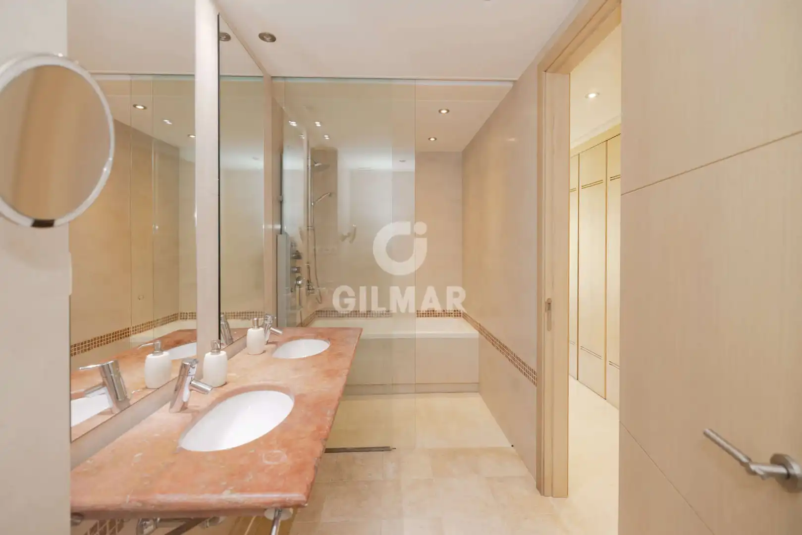 Baño de Apartamento en venta en Sotogrande con Calefacción, Jardín privado y Trastero