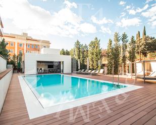 Swimming pool of Attic to rent in  Barcelona Capital  with Air Conditioner and Terrace