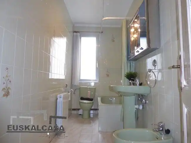Bathroom of Flat for sale in Bilbao   with Heating and Balcony