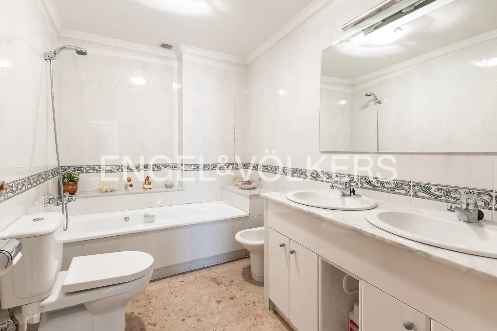 Baño de Piso en venta en Terrassa con Aire acondicionado, Calefacción y Terraza