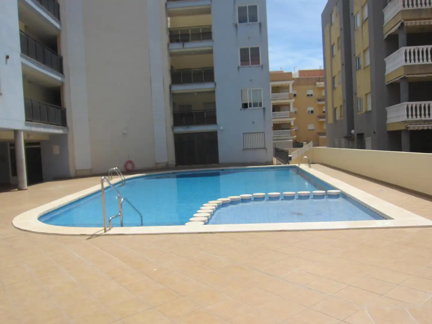 Piscina de Apartamento de alquiler en Moncofa con Terraza, Amueblado y Piscina comunitaria