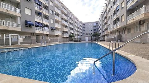 Apartamento de 1 dormitorio con piscina comunitaria, parking y trastero en Torrevieja