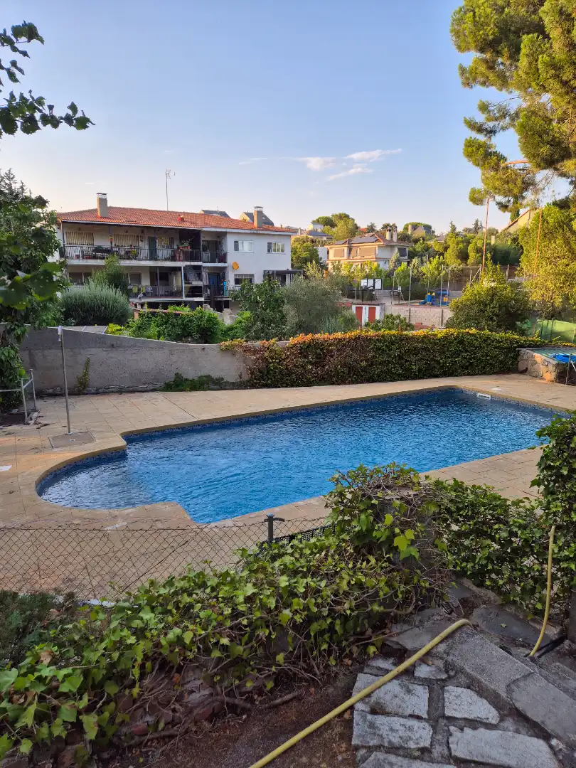 Schwimmbecken von Wohnung zur Miete in Las Rozas de Madrid mit Klimaanlage, Heizung und Terrasse