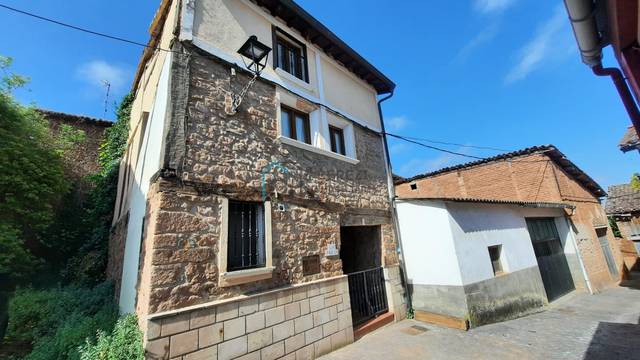 Casa-chalet en Venta en Calle Huertos en Camprovín