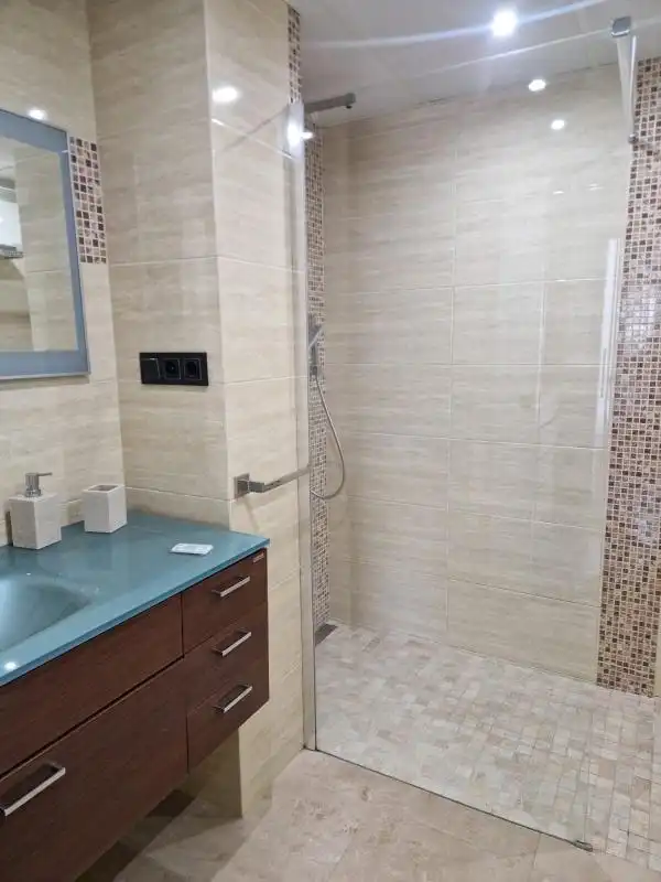 Baño de Casa o chalet de alquiler en Alhaurín de la Torre con Aire acondicionado, Calefacción y Jardín privado