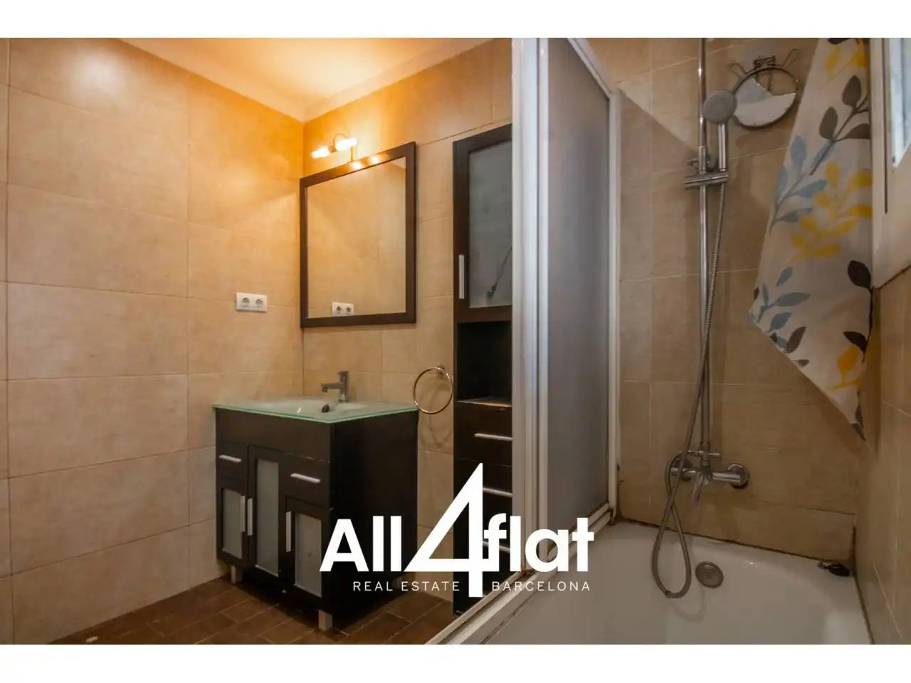 Bathroom of Flat for rent in Esplugues de Llobregat  with Air Conditioner, Heating and Parquet flooring