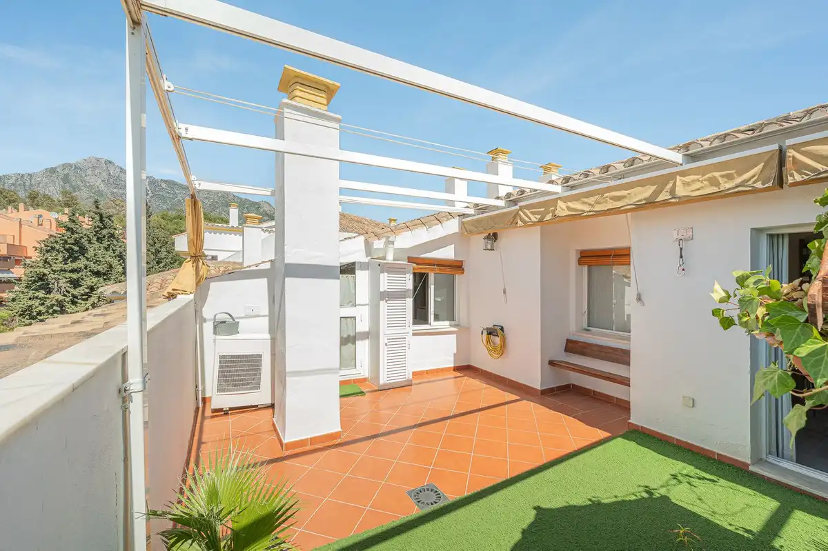 Jardí de Àtic en venda en Marbella amb Aire condicionat, Terrassa i Moblat