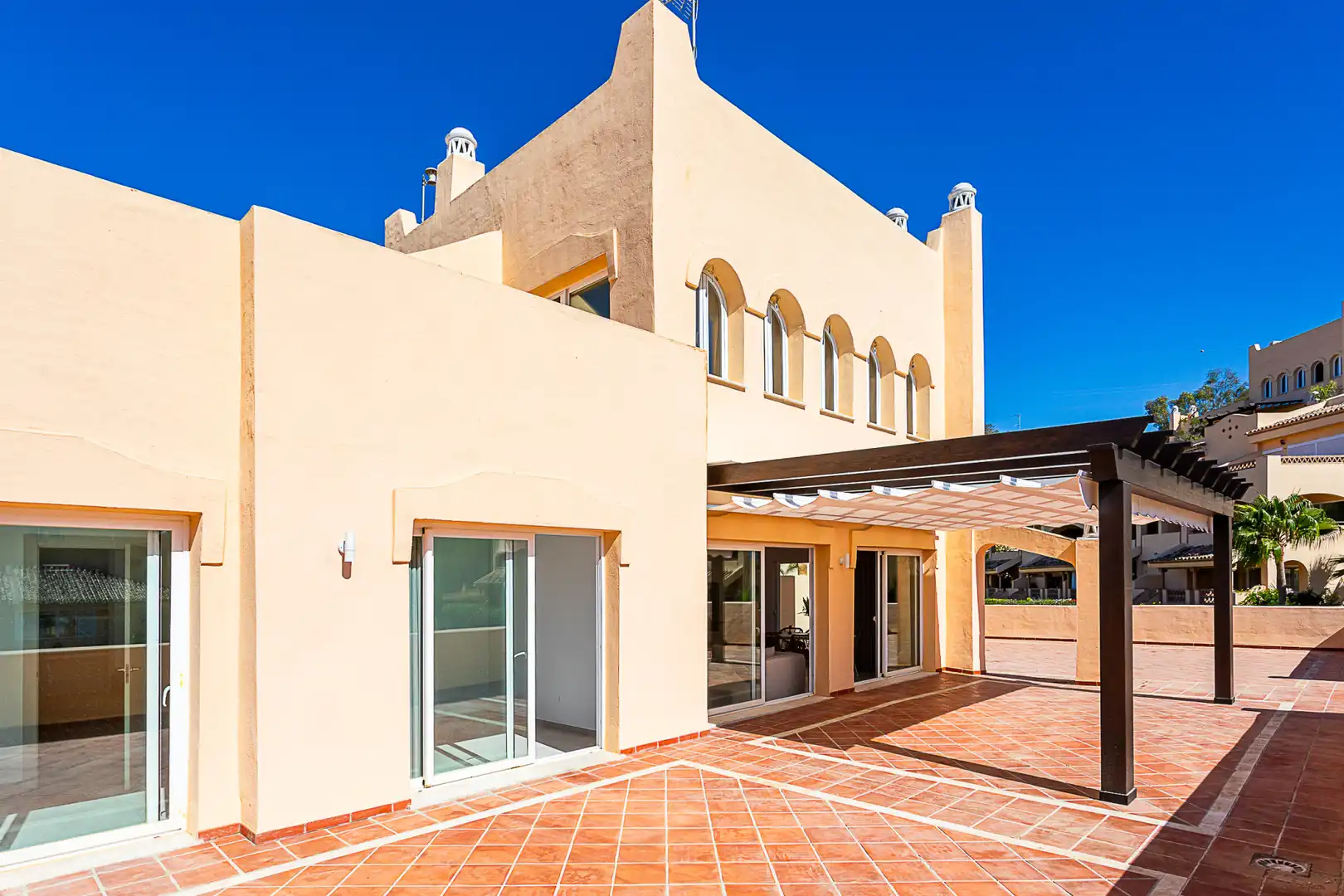 Vista exterior de Ático en venta en Marbella con Aire acondicionado, Terraza y Trastero