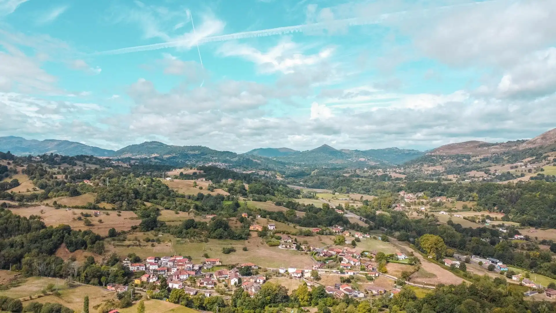 Vista exterior de Casa o chalet en venta en Piloña con Calefacción, Jardín privado y Parquet