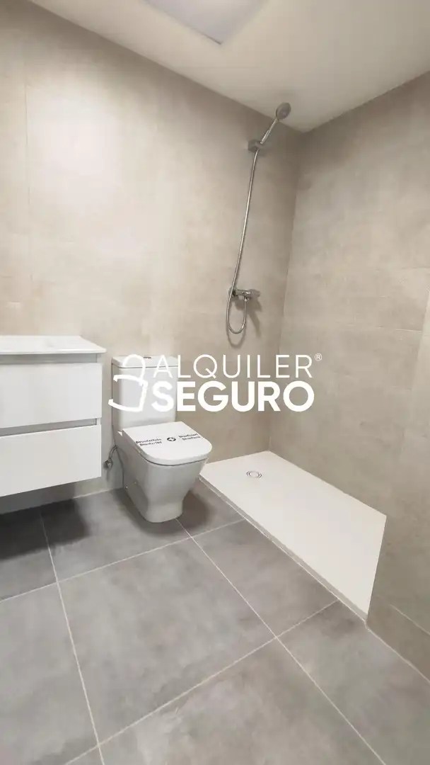 Baño de Piso de alquiler en Valencia con Aire acondicionado, Calefacción y Terraza