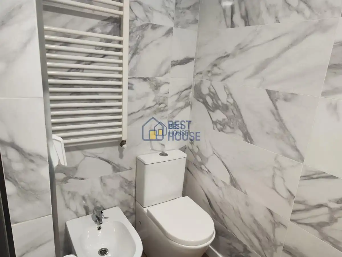 Bathroom of Flat for rent in León Capital   with Heating, Parquet flooring and Terrace