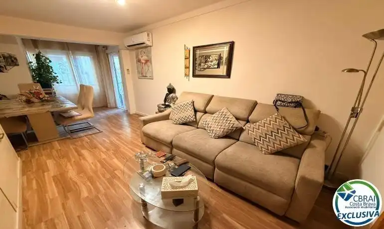 Sala d'estar de Apartament en venda en Roses amb Aire condicionat, Calefacció i Jardí privat