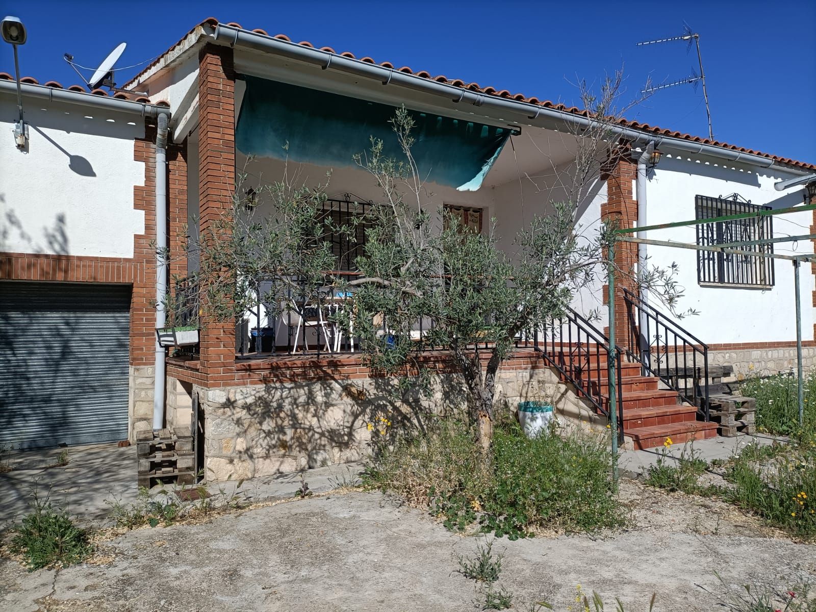 Exterior view of House or chalet for sale in Manzaneque  with Air Conditioner, Heating and Furnished