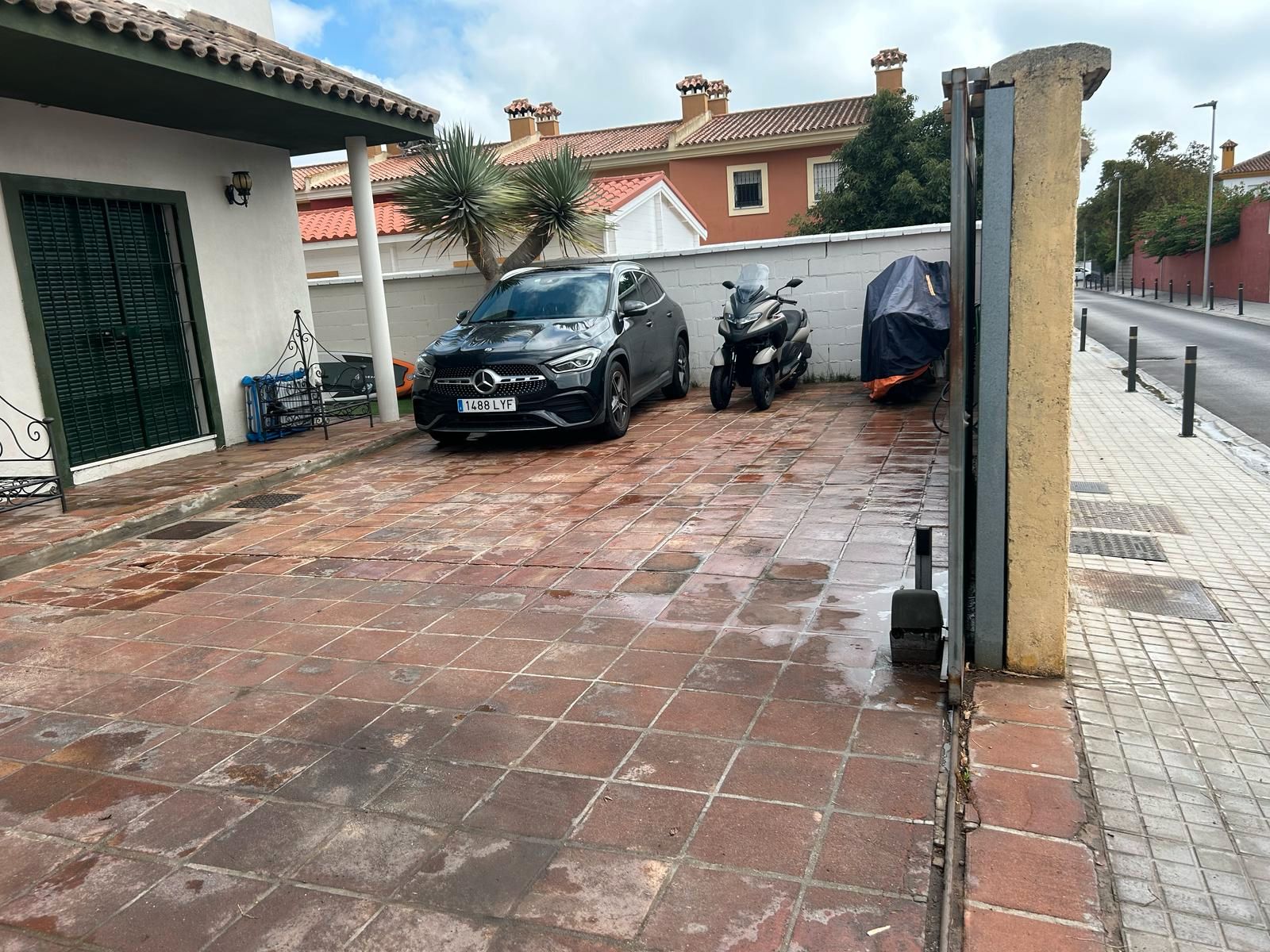 Parking of House or chalet for sale in Algeciras  with Air Conditioner, Private garden and Swimming Pool