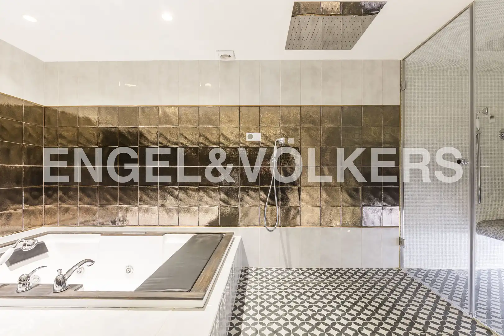 Badezimmer von Wohnung zum Verkauf in Madrid mit Klimaanlage, Heizung und Schwimmbad