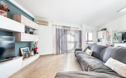 Sala d'estar de Apartament en venda en San Bartolomé de Tirajana amb Aire condicionat i Balcó