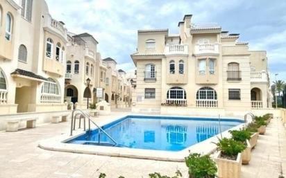 Piscina de Casa o xalet en venda en Torrevieja amb Aire condicionat, Calefacció i Moblat