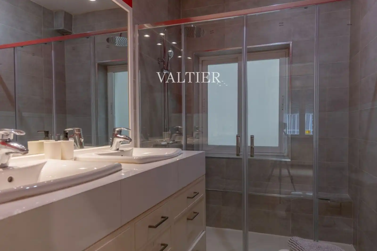 Baño de Piso de alquiler en Madrid con Aire acondicionado y Amueblado