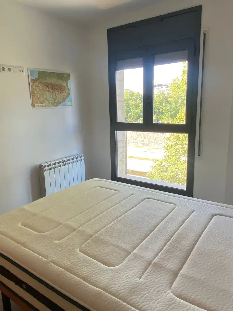 Dormitori de Pis de lloguer en Girona amb Aire condicionat, Calefacció i Parquet