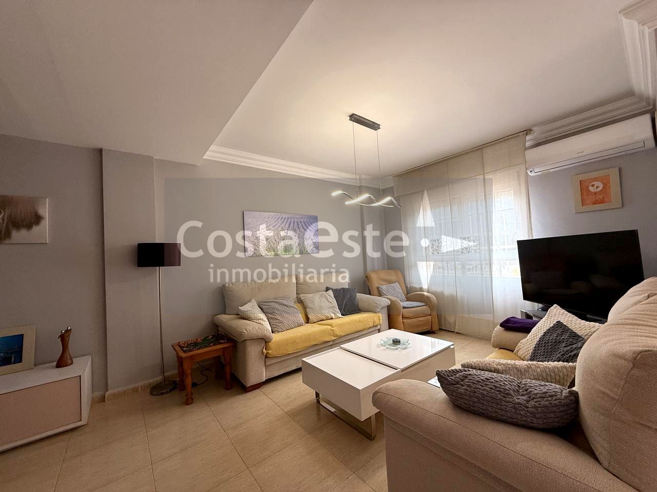 Sala d'estar de Casa o xalet en venda en Bétera amb Terrassa i Piscina comunitària