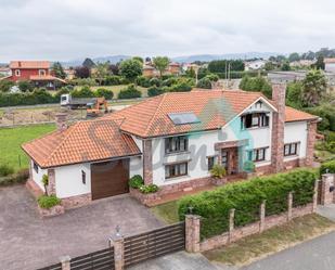 Vista exterior de Casa o xalet en venda en Muros de Nalón amb Calefacció, Jardí privat i Terrassa