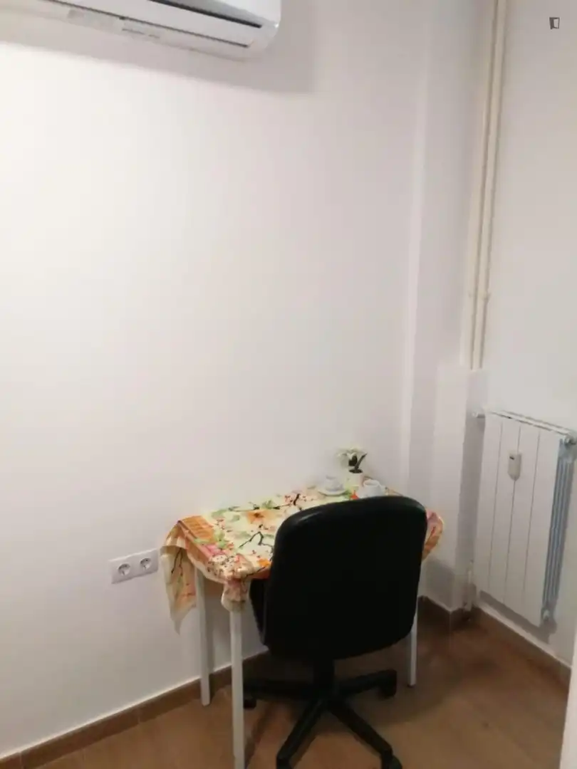 Habitación de Casa o chalet para compartir en Madrid con Aire acondicionado, Calefacción y Amueblado