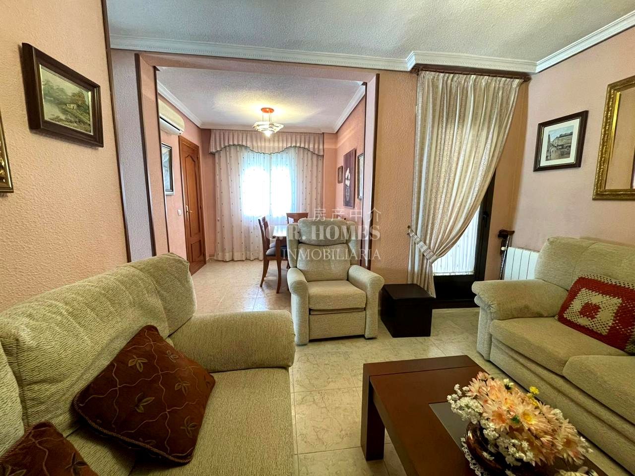 Sala d'estar de Pis en venda en Getafe amb Aire condicionat, Calefacció i Terrassa