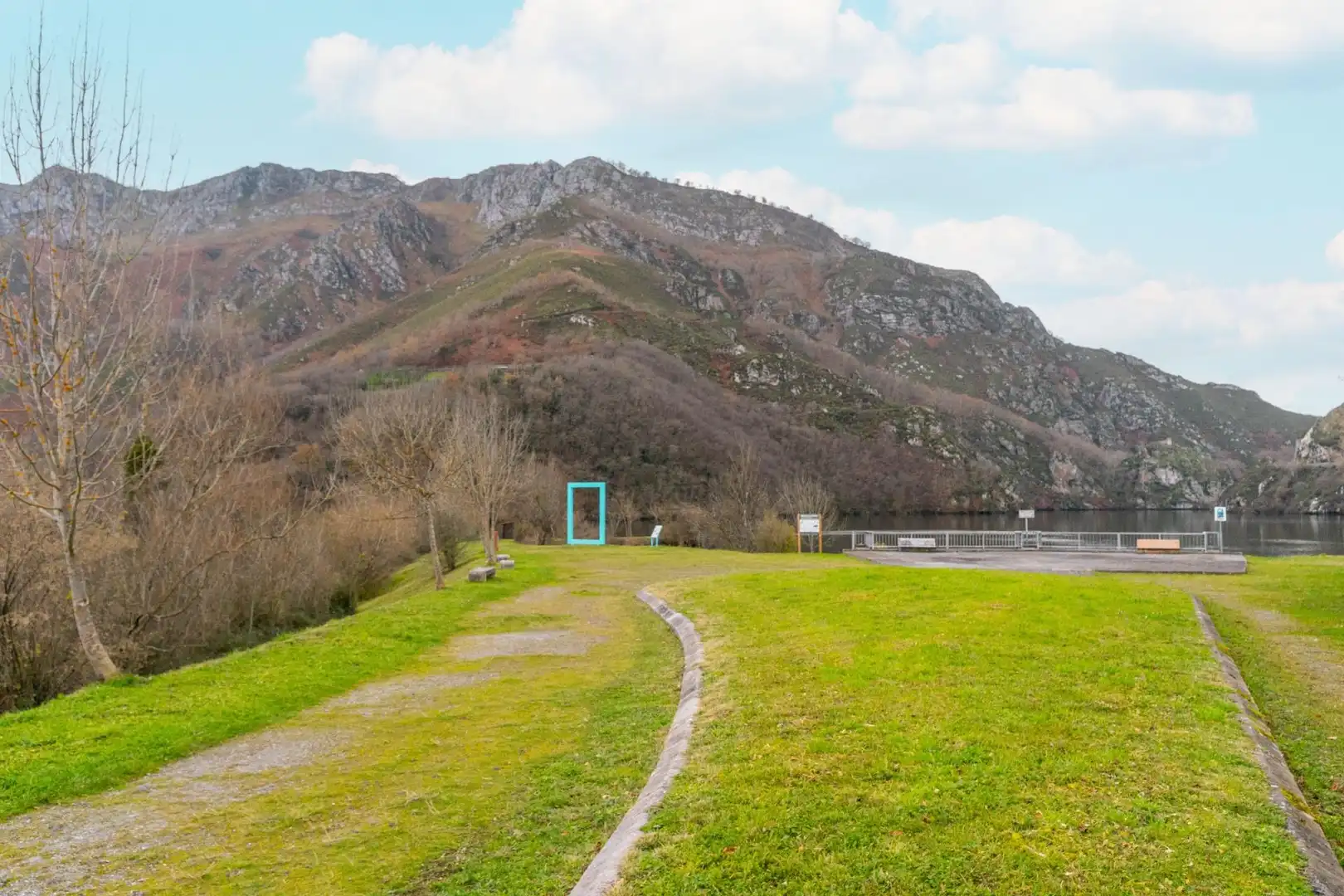 Casa o xalet en venda en Sobrescobio amb Jardí privat