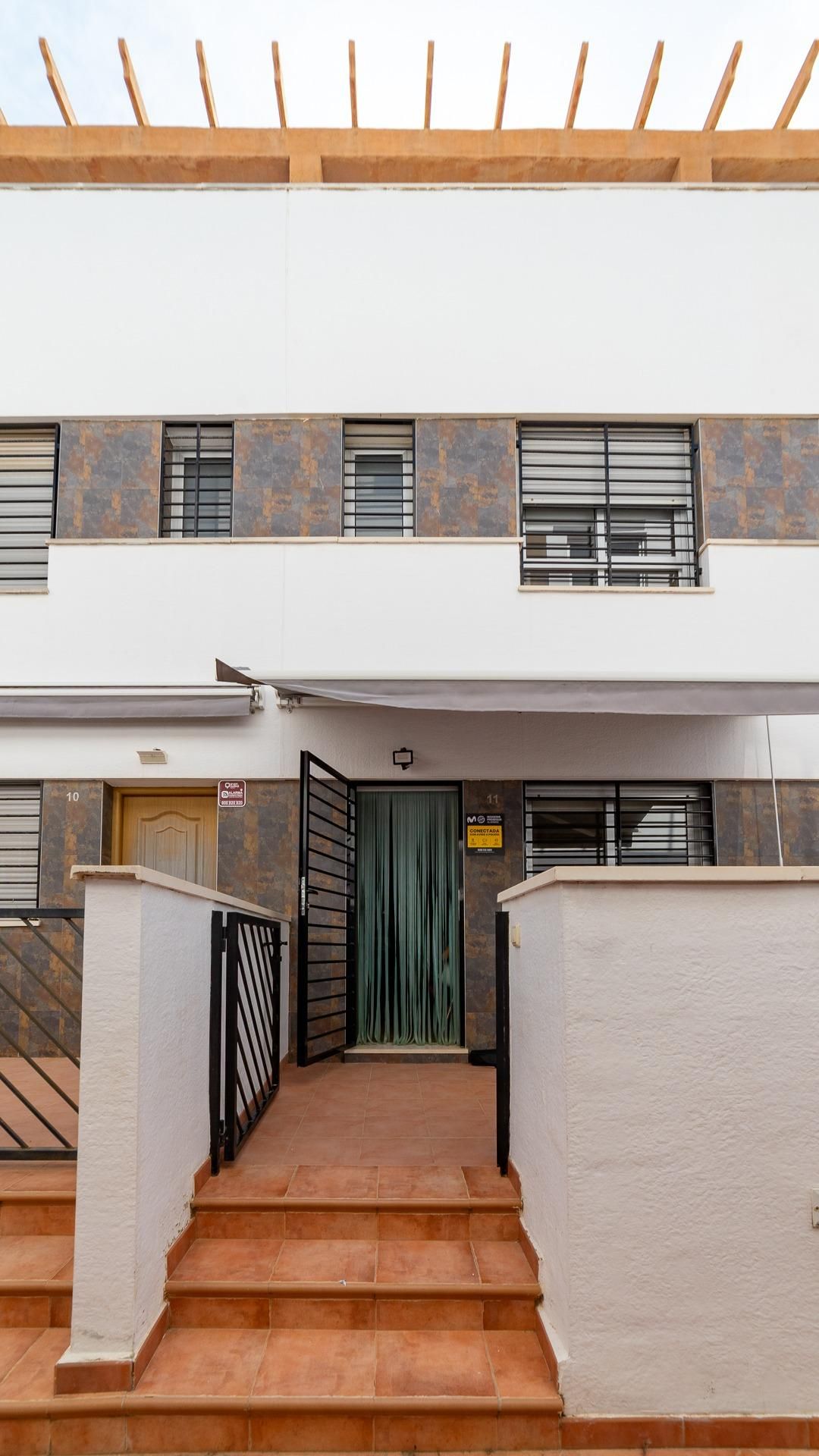 Exterior view of House or chalet for sale in Guardamar del Segura  with Air Conditioner, Terrace and Alarm