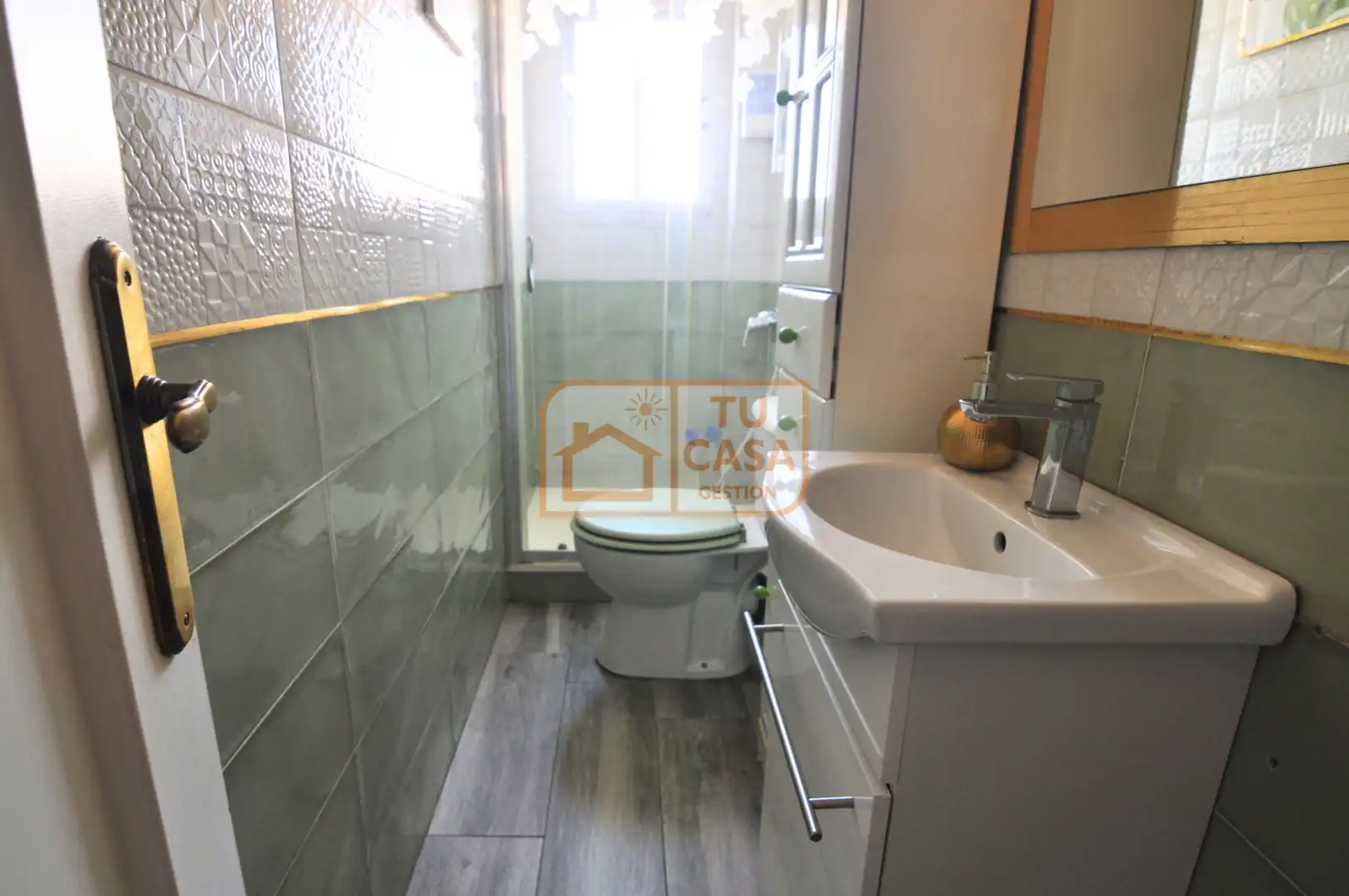 Badezimmer von Wohnung zur Miete in Cáceres mit Klimaanlage, Parkett und Möbliert