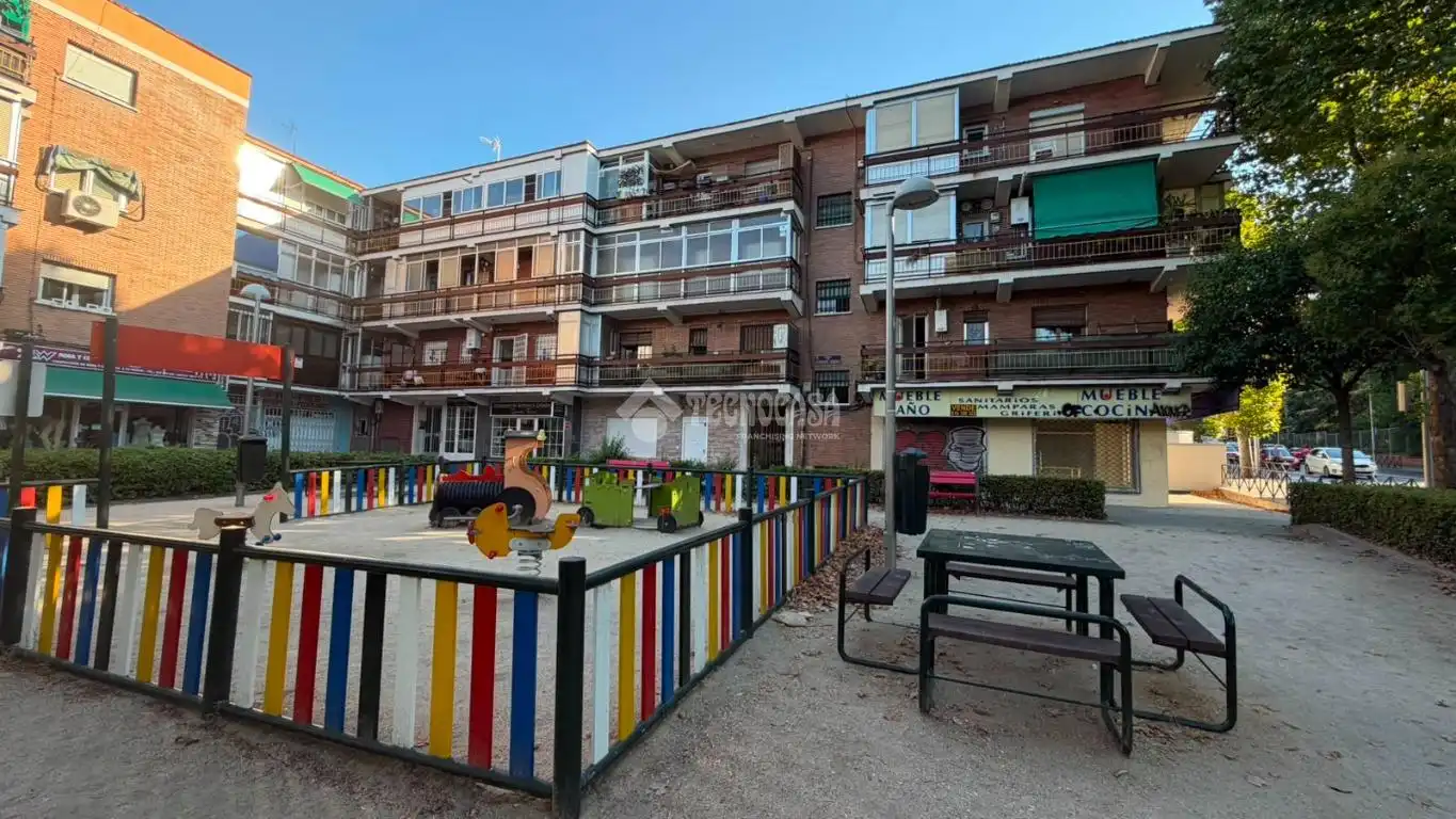 Vista exterior de Pis en venda en Madrid amb Terrassa