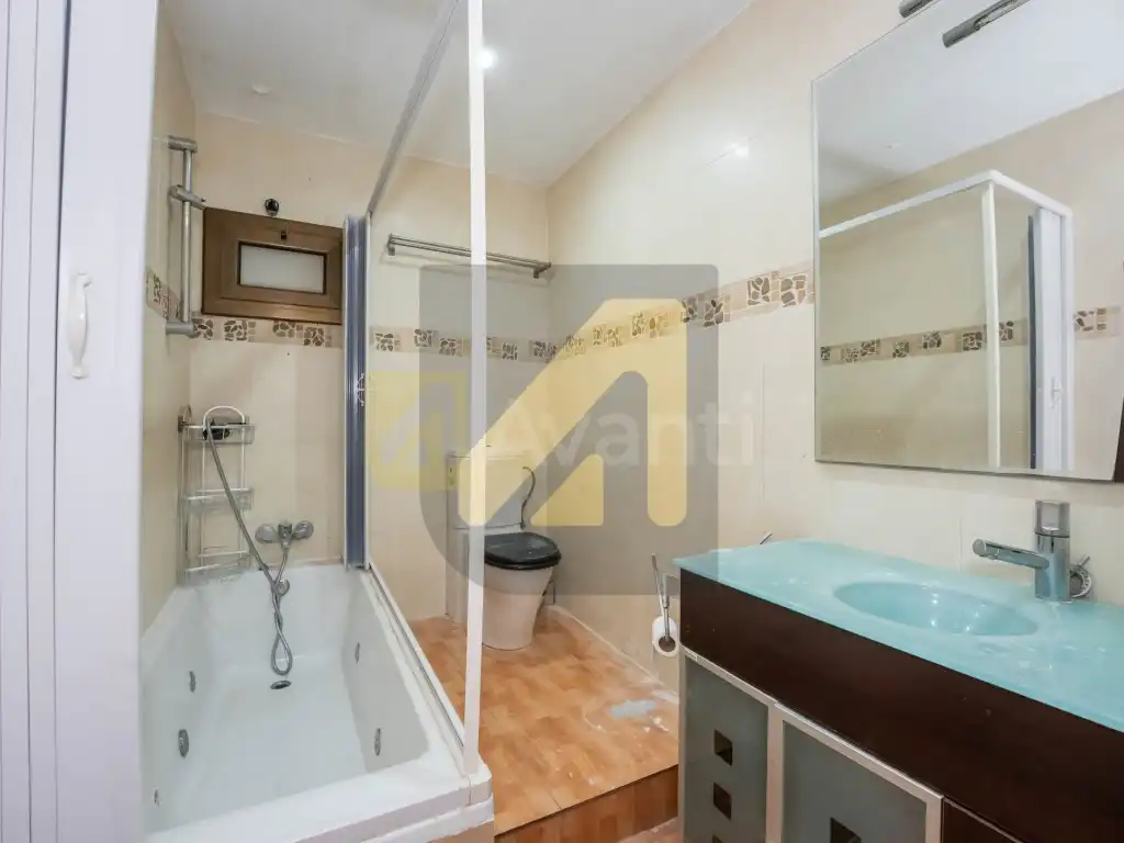 Baño de Apartamento en venta en L'Hospitalet de Llobregat