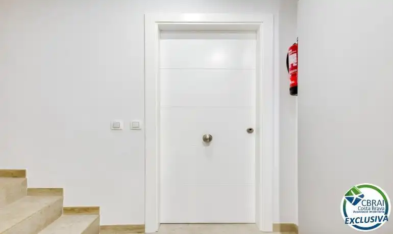 Piso en venta en Roses con Calefacción, Horno y Microondas