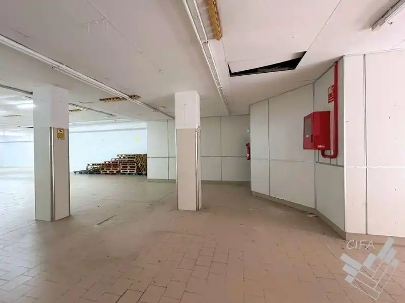 Local comercial en alquiler en Calle de Hernán Cortés, imagen 5