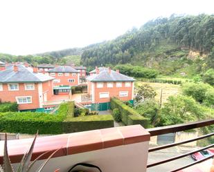 Vista exterior de Pis en venda en Castro-Urdiales amb Calefacció, Parquet i Terrassa