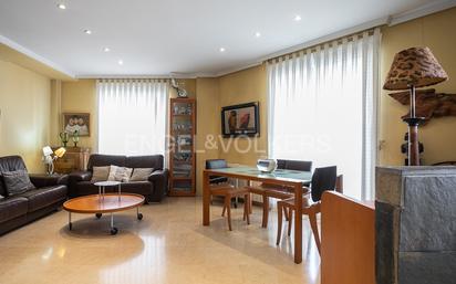 Living room of House or chalet for sale in  Valencia Capital  with Air Conditioner, Heating and Parquet flooring