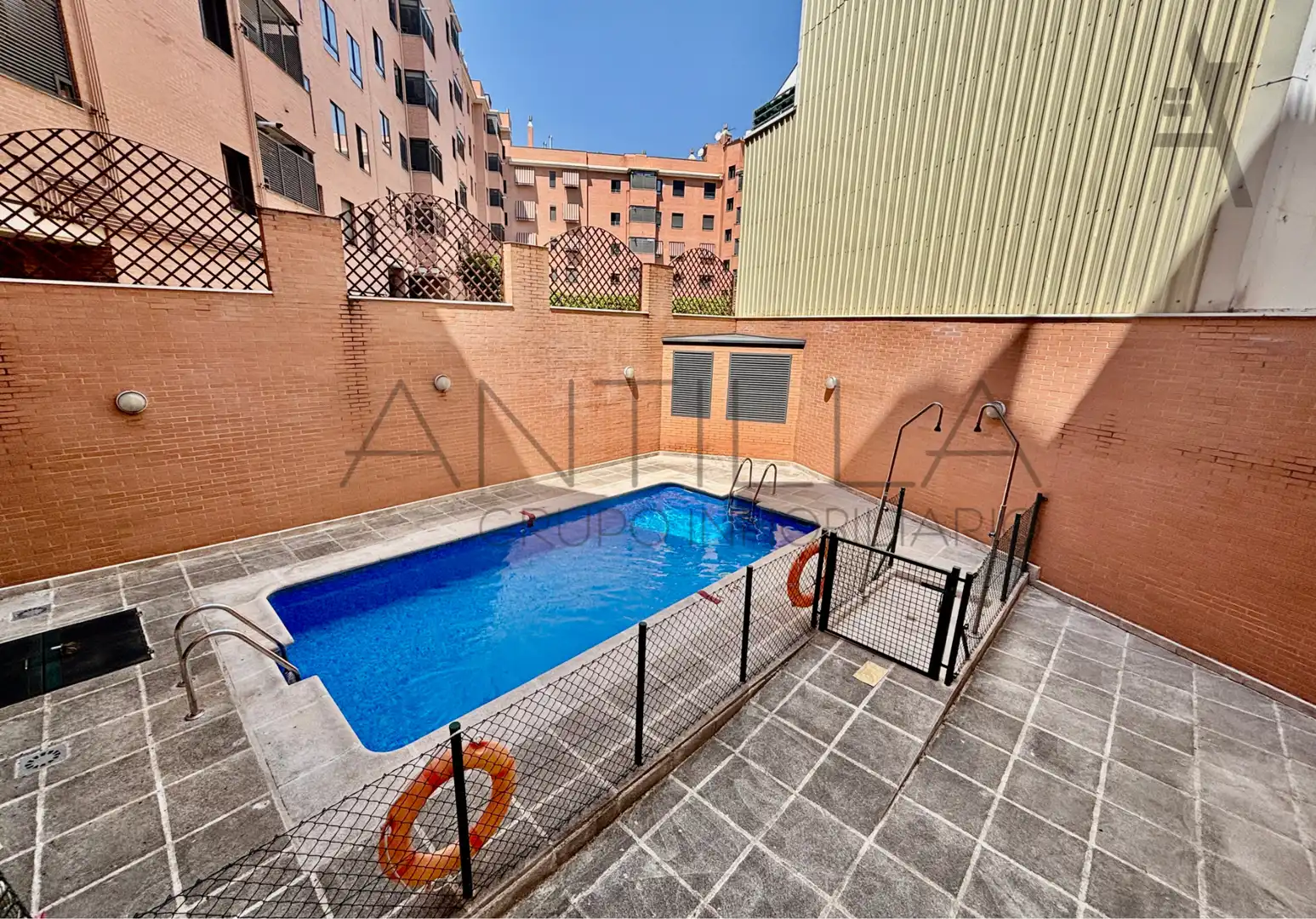Swimming pool of Flat for sale in Madrid  with Air Conditioner, Heating and Furnished
