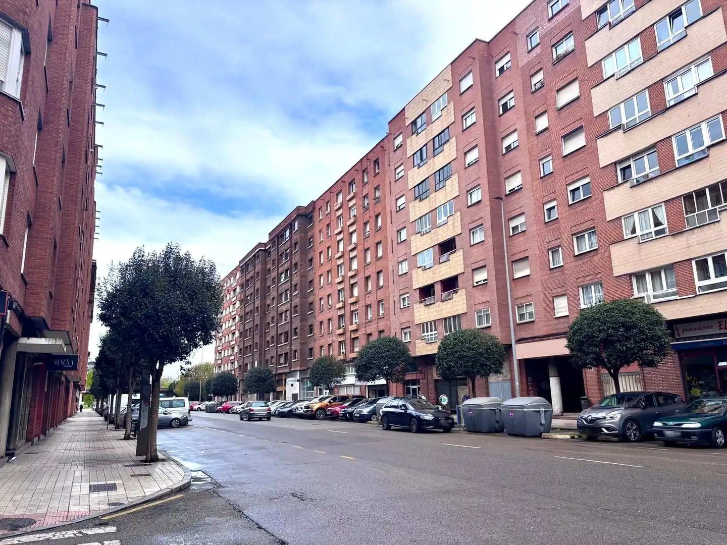 Vista exterior de Pis en venda en Gijón  amb Calefacció, Parquet i Moblat