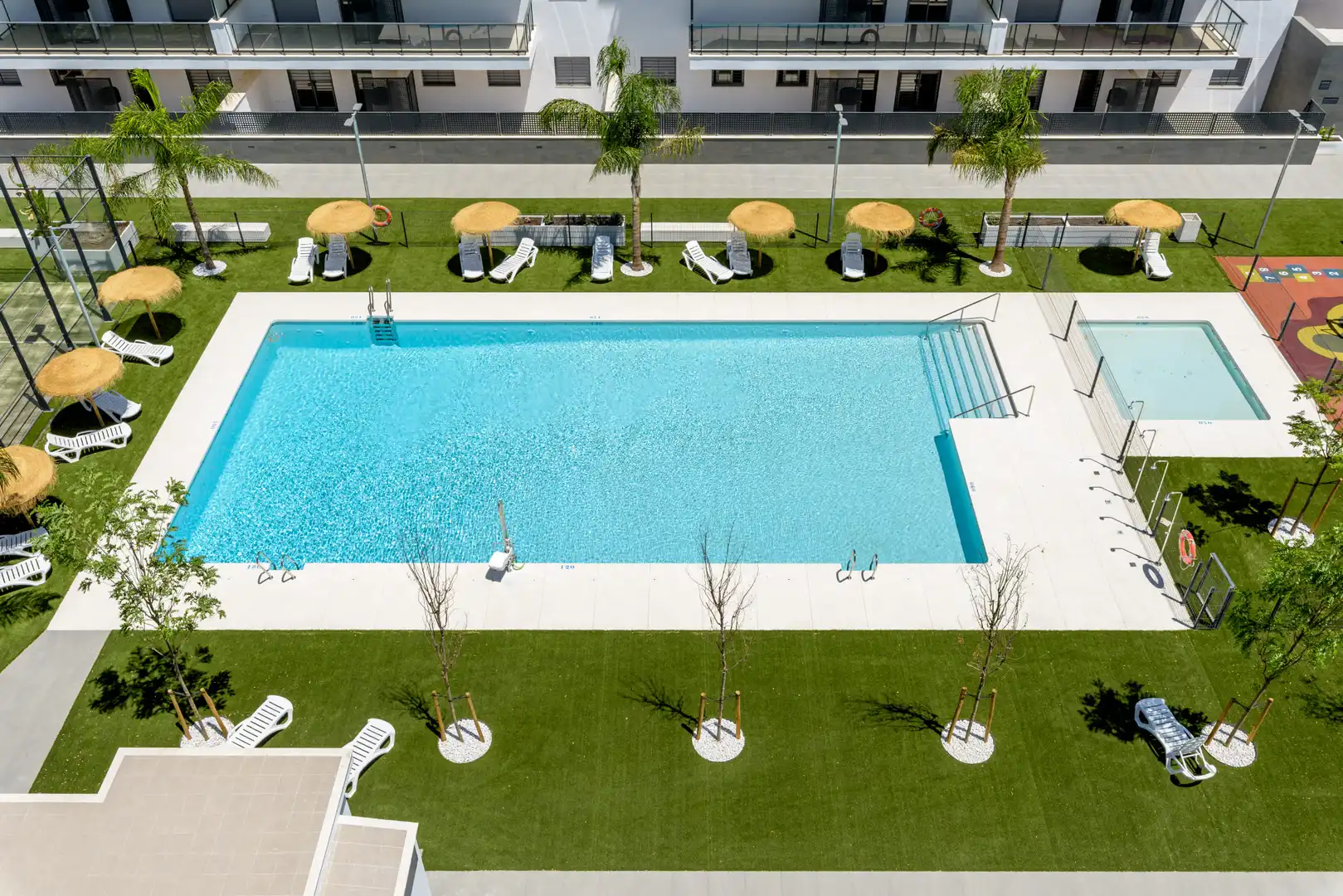Piscina de Piso de alquiler en La Rinconada con Aire acondicionado, Calefacción y Parquet