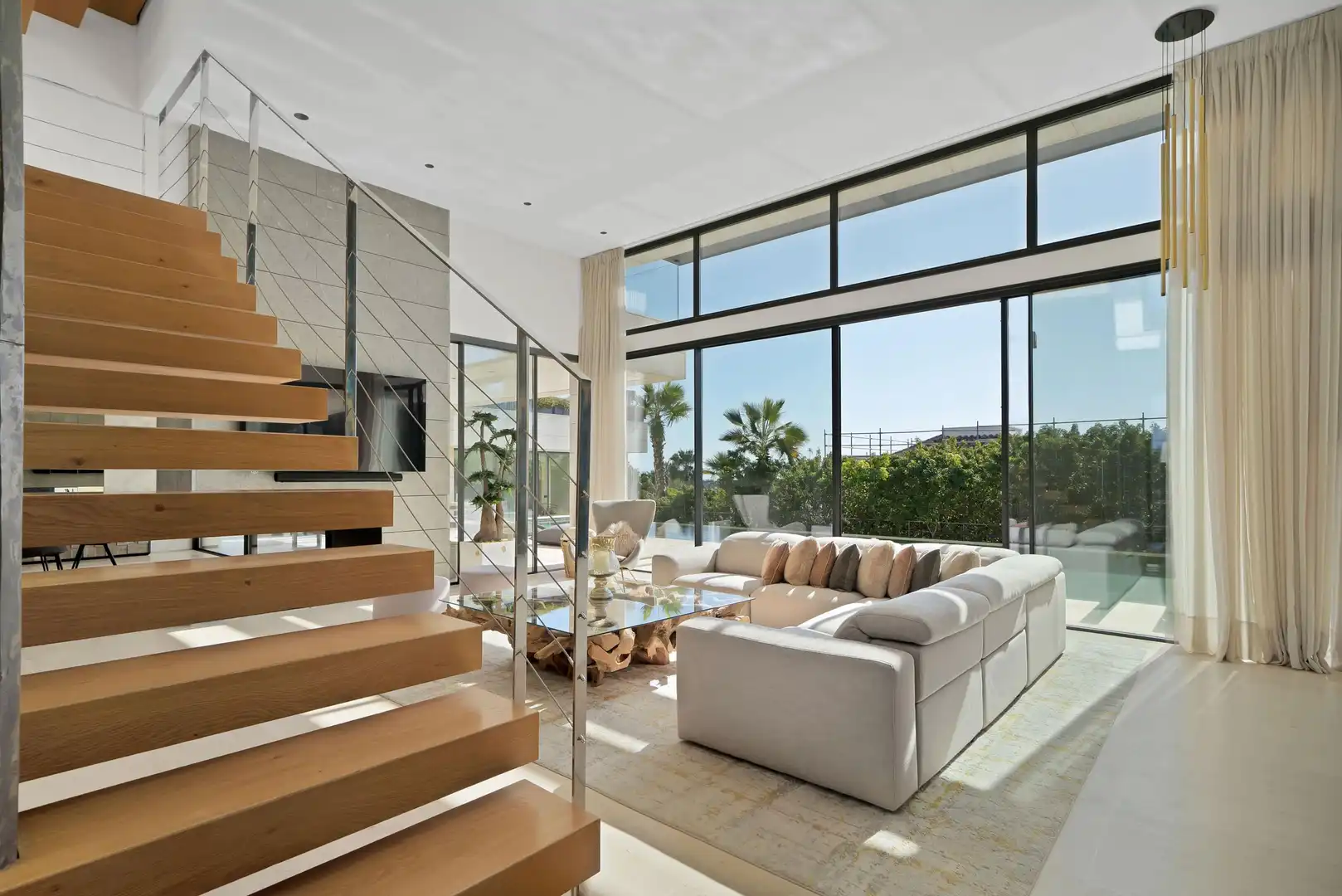 Sala de estar de Casa o chalet en venta en Marbella con Calefacción, Jardín privado y Terraza