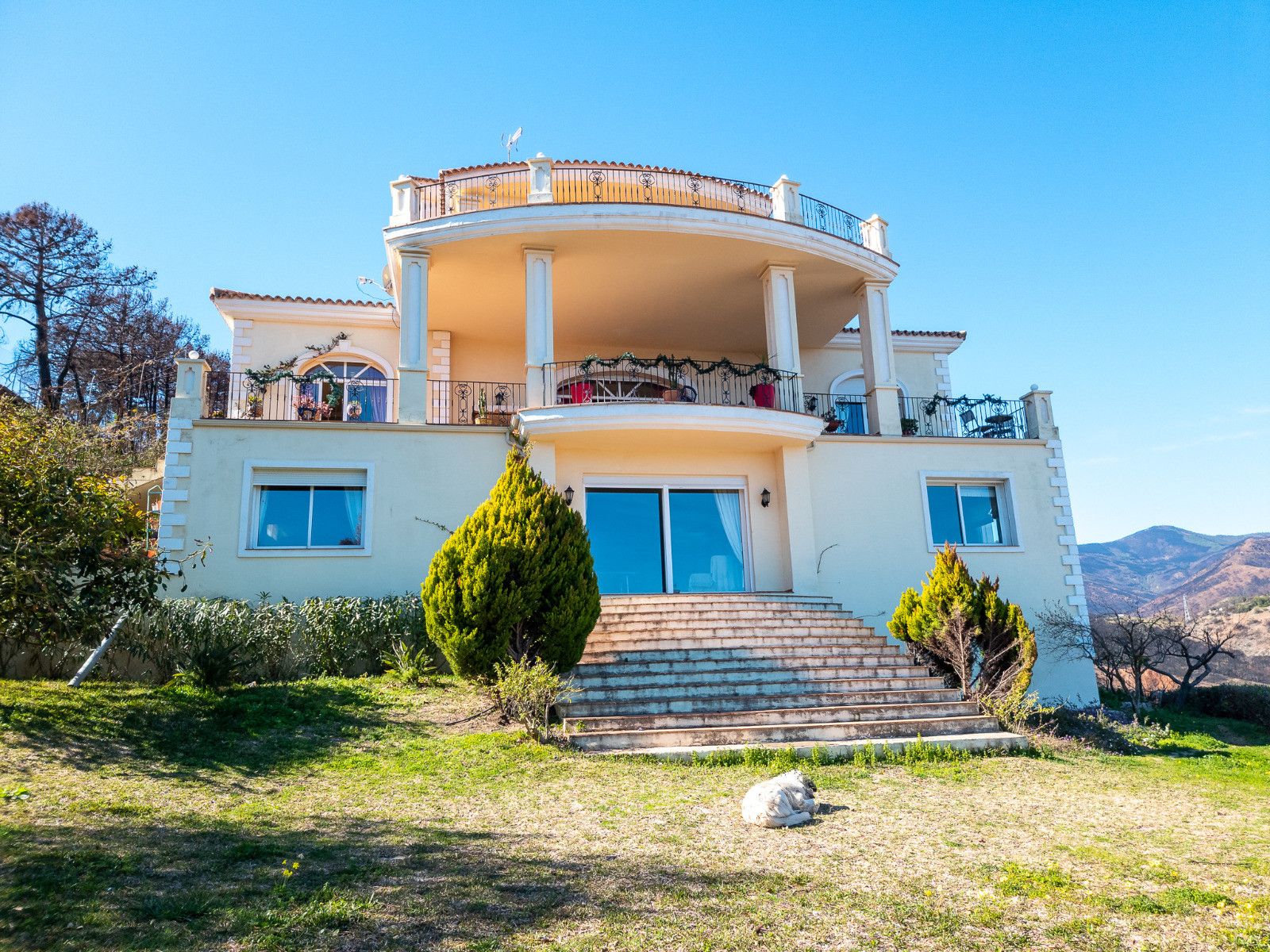 Exterior view of House or chalet for sale in Estepona  with Air Conditioner, Private garden and Terrace