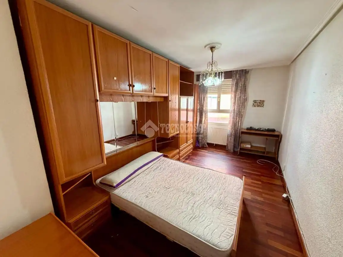 Schlafzimmer von Wohnung zum Verkauf in Valladolid