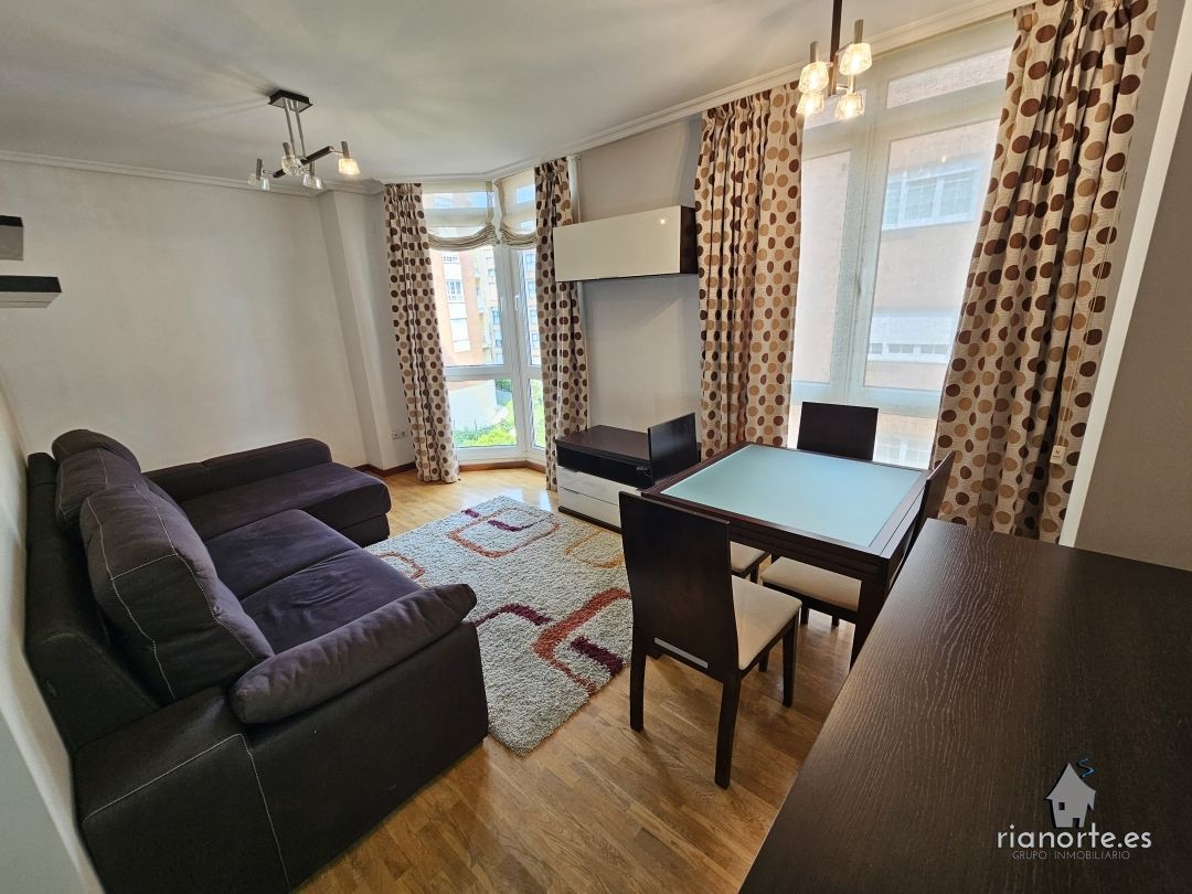 Sala de estar de Piso en venta en Avilés con Calefacción, Trastero y Amueblado