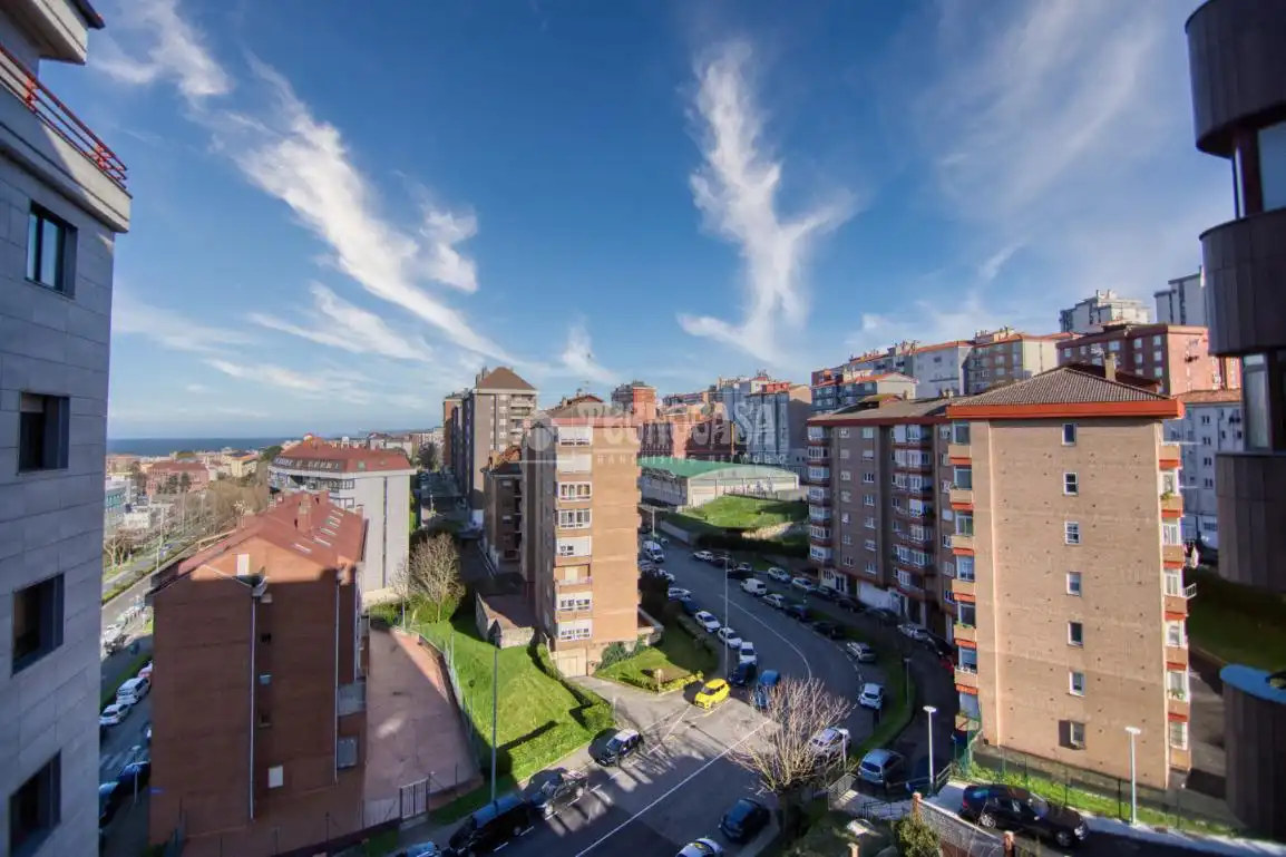 Außenansicht von Wohnung zum Verkauf in Santander mit Abstellraum