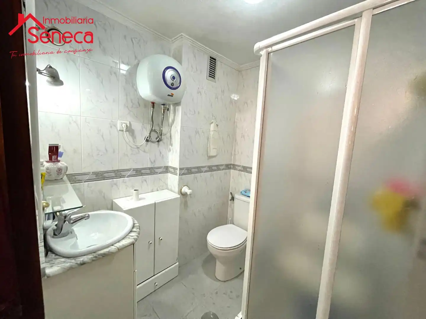 Bathroom of Flat for sale in Córdoba  with Air Conditioner, Heating and Furnished