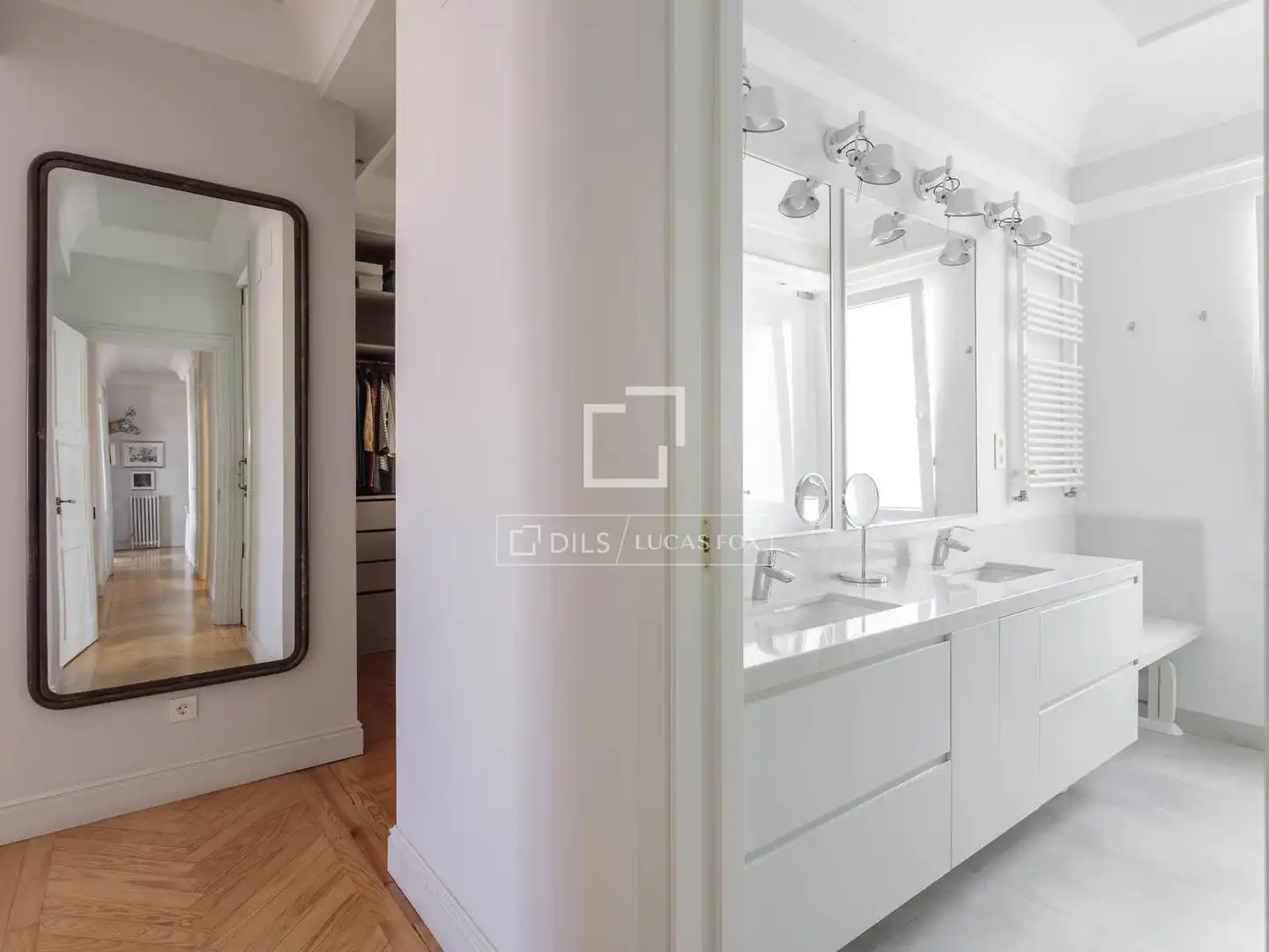 Bathroom of Attic for rent in Madrid  with Air Conditioner, Heating and Parquet flooring