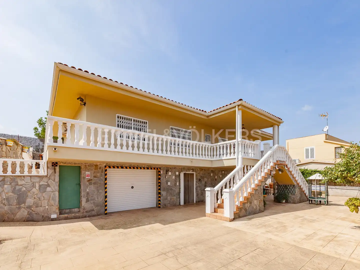 Vista exterior de Casa o chalet en venta en Terrassa con Aire acondicionado, Calefacción y Terraza