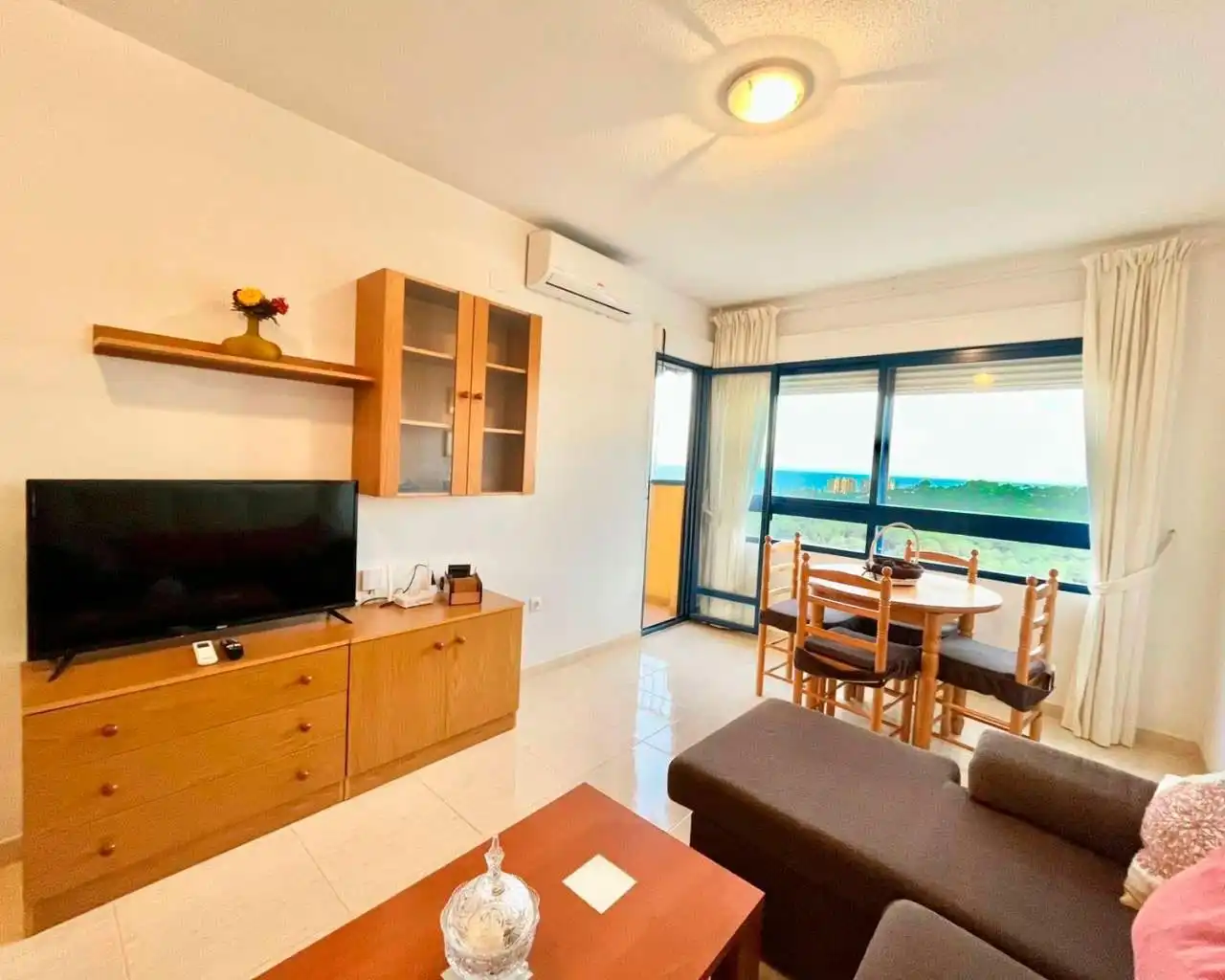 Living room of Flat for rent in Orihuela  with Air Conditioner, Heating and Storage room