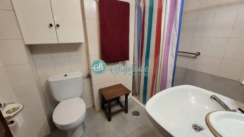 Bathroom of Flat for rent in Segovia  with Heating, Parquet flooring and Terrace